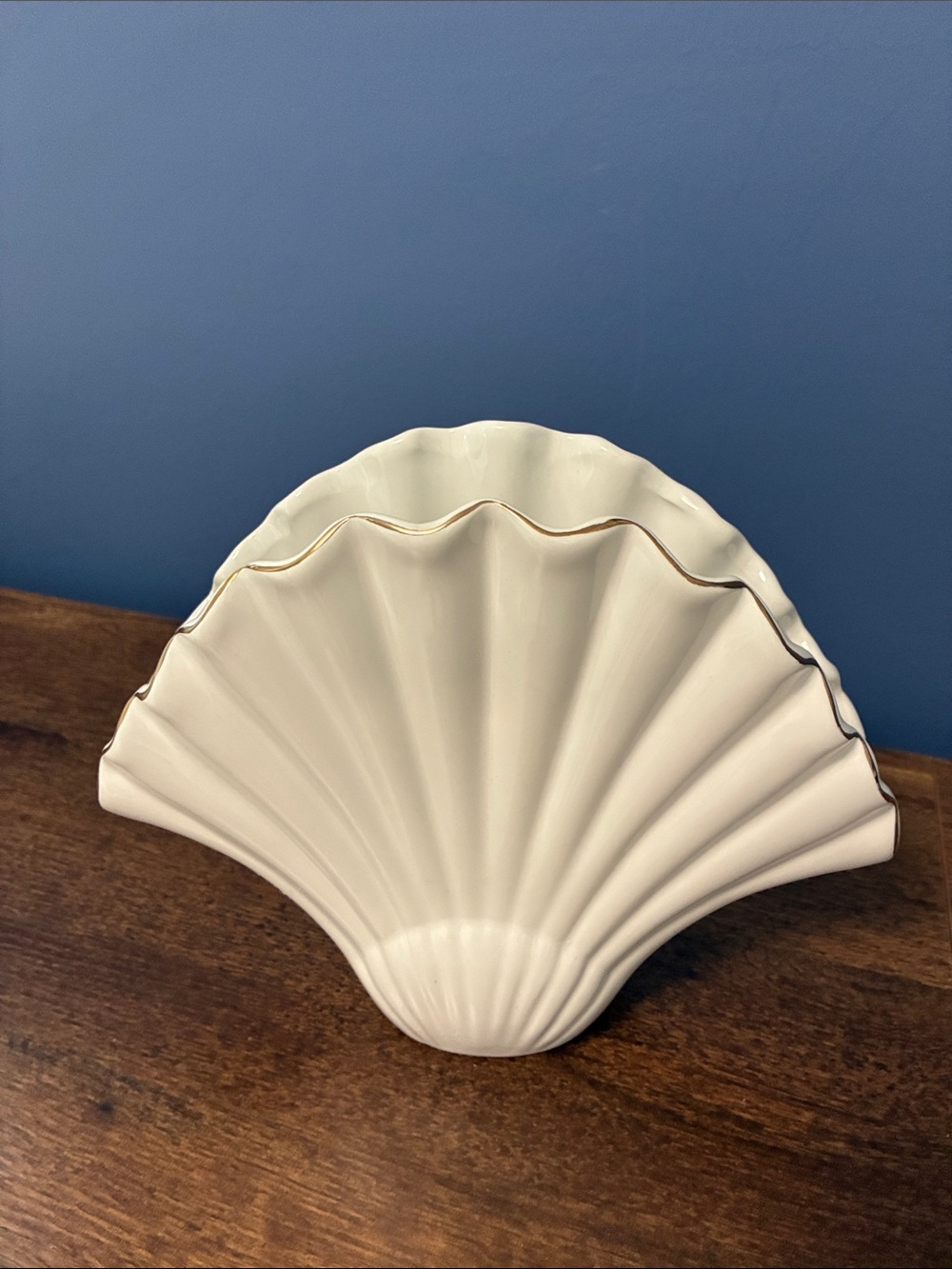 Lilly Pulitzer Cream Shell-Shaped Ceramic Vase with Gold Trim